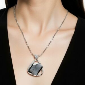 Fashion High-End Rhinestone Sweater Chain & Crystal Accent Necklace